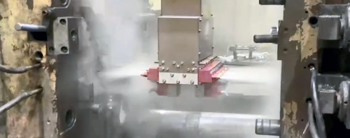 Meccanismo di spruzzatura a 10 ugelli con motore YASKAWA GP50