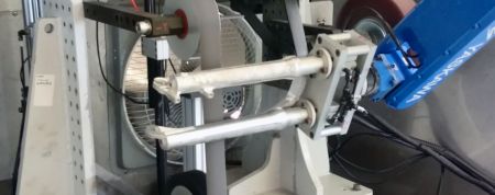 Integrazione del sistema di automazione per la lucidatura della fusione - Lucidatura delle forcelle della bicicletta in lega di magnesio con il motoman HP20D di YASKAWA