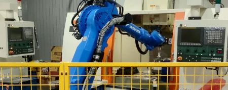 Integrazione del sistema di tenditura automatizzata delle macchine - Tenditura di macchine con YASKAWA motoman MH180